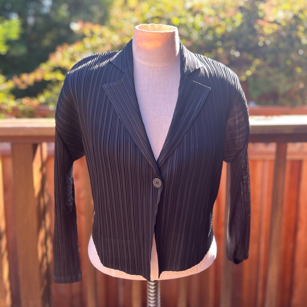 Black Pleated Women's Jacket